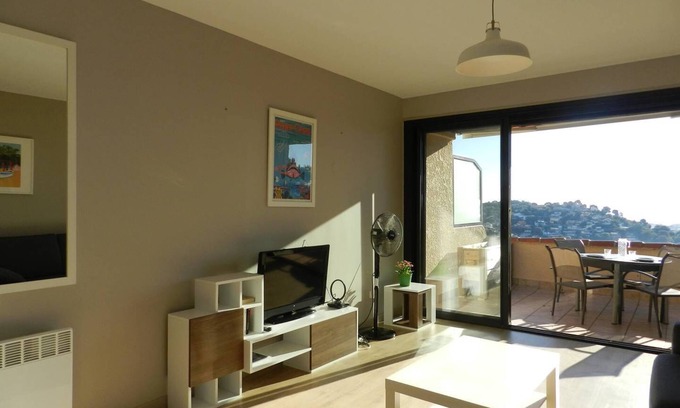 Bormes-Les-Mimosas Apartment | Studio apartment sleeps 2 BORMES LES MIMOSAS