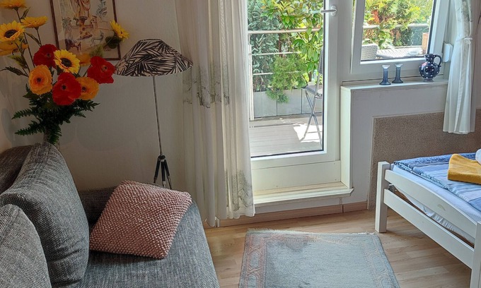 Meckenbeuren Apartment | Studio Apartemnt 'B + E Röck' with Private Balcony and Wi-Fi