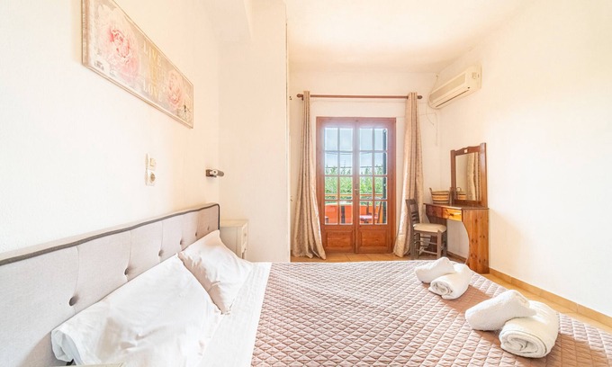 Lakones Apartment | Studio Apartment "Arianna Studio Ground Floor 2" with Sea View, Shared Pool & Wi-Fi