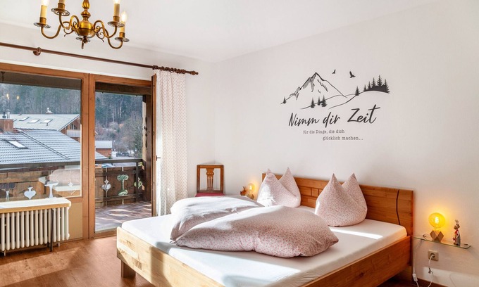 Untergrainau Apartment | Studio Apartment 'Aschaubichl - Wohnung Bergaurikel' with Mountain View, Balcony and Wi-Fi