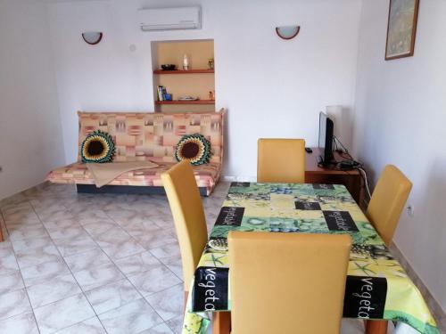 Funtana Apartment | Studio apartment in Funtana with terrace, air conditioning, WiFi, washing machine 4982-5