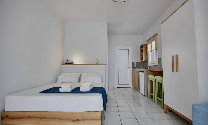 Gavrio Apartment | Studio Apartment 'Irene 3 Superior Triple 2' with Sea View, Wi-Fi and Air Conditioning