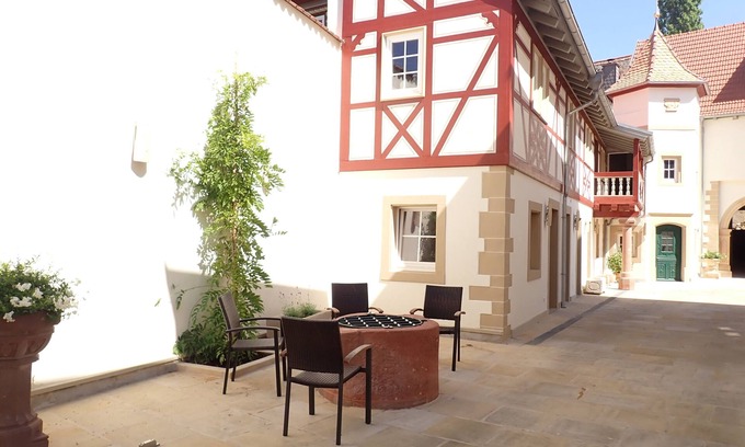 Grosskarlbach Apartment | Studio apartment "Kapellenberg" in the old winery