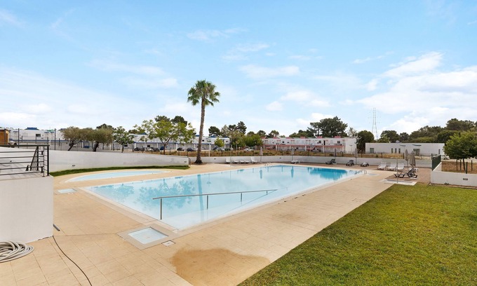 Quinta do Anjo Apartment | Studio Apartment 'Santos Village' with Balcony and Air Conditioning