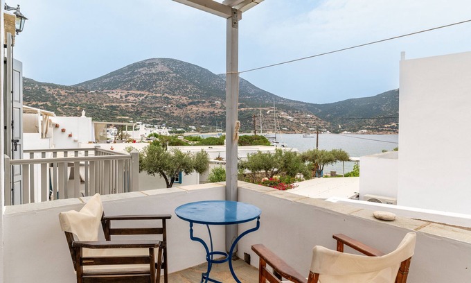 Vathi Apartment | Studio Apartment 'Sifnos 3' with Sea View, Wi-Fi and Air Conditioning