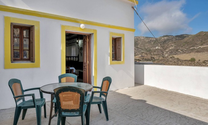 Olympos Apartment | Studio Apartment 'Villa Houvarda' with Mountain View, Private Terrace and Wi-Fi
