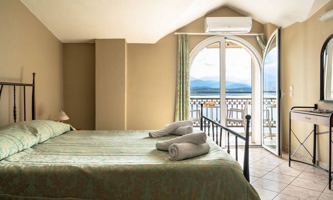 Lixouri Apartment | Studio Apartment 'Zois 10' with Sea View, Wi-Fi and Air Conditioning