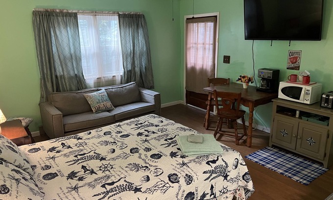Willoughby Spit Apartment | Studio Apt. at the Boat House - Water Front, Pet Friendly, WiFi, Smart TV