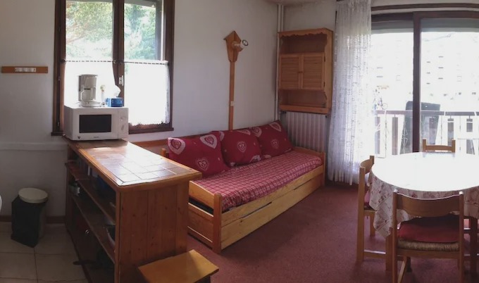 Les Deux Alpes Apartment | Studio at the foot of the slope with South balcony