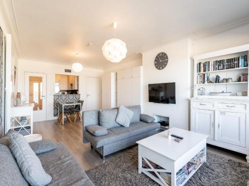 Blankenberge Apartment | Studio by the Sea with Stunning Terraces