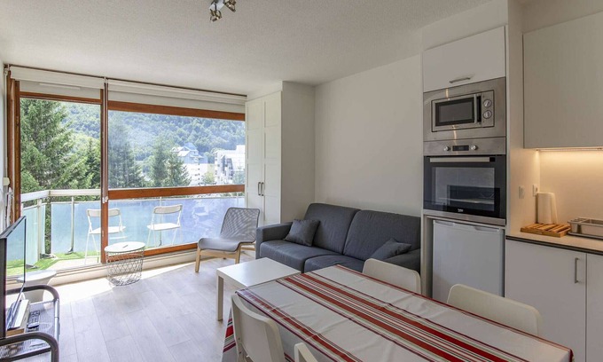 Eaux-Bonnes Apartment | Studio cabin 6 ppl, near slopes, balcony, ski locker, equipped kitchen
