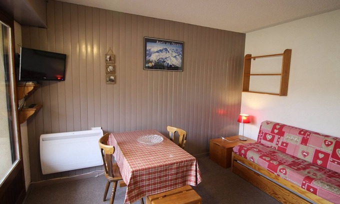 Auris Apartment | Studio cabin for 3, ski-in/ski-out with balcony and parking, Auris en Oisans