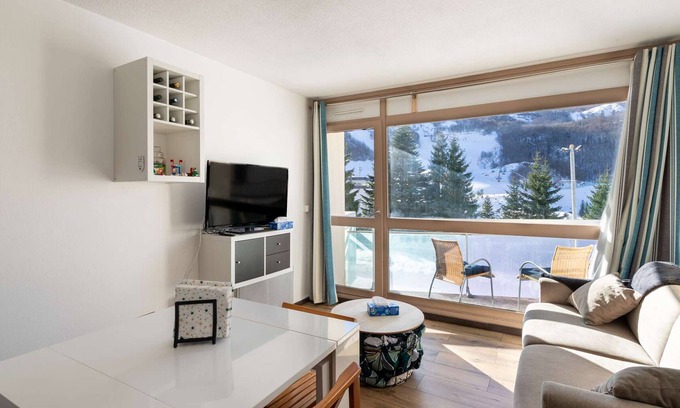 Eaux-Bonnes Apartment | Studio cabin for 6 near slopes with balcony and ski locker