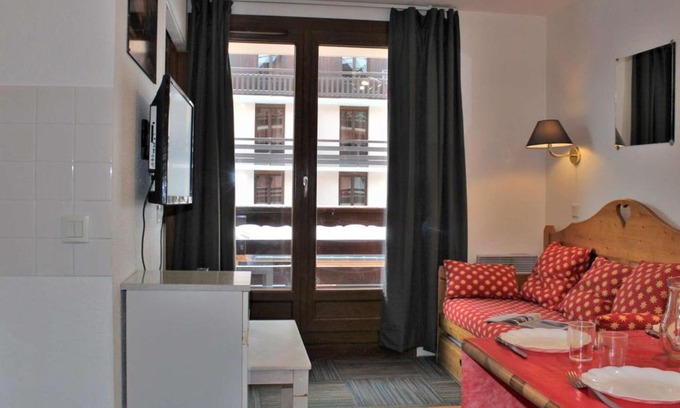 Risoul Apartment | Studio cabine 6 pers à Risoul 1850, skis aux pieds, balcon sud, proche navette gratuite - FR-1-330-544