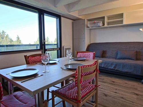 Chamrousse Apartment | Studio cabine avec balcon et parking couvert à Chamrousse - FR-1-340-186