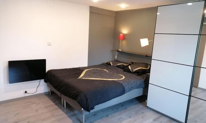 Riviere Apartment | Studio calme à proximité des 7 meuses