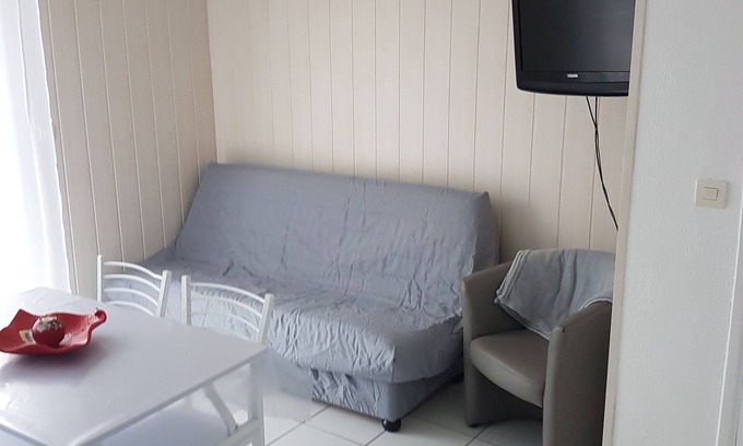 Narbonne-Plage Apartment | studio cicadas150m from the seafront comfortably shops at your feet