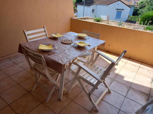 Cavaliere Apartment | Studio climatisé avec coin nuit et terrasse plein Sud, 10 m², parking inclus - FR-1-100-194
