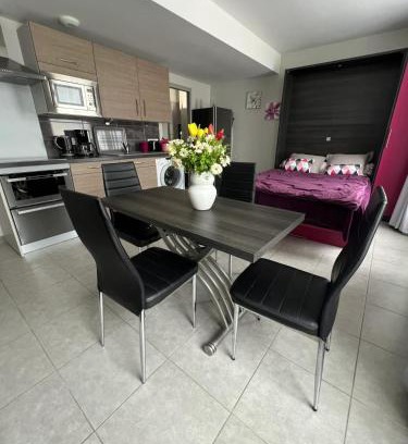 La Ferriere-aux-Etangs Apartment | Studio confortable à La Ferrière-aux-Étangs - 25 m² avec sauna