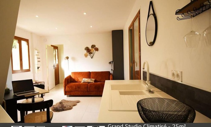 Bures-sur-Yvette Apartment | Studio - Confort - Climatisé - Le Refuge de Charles - Jardin