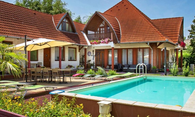 Balatonmariafurdo Apartment | Studio Cortaderia 4