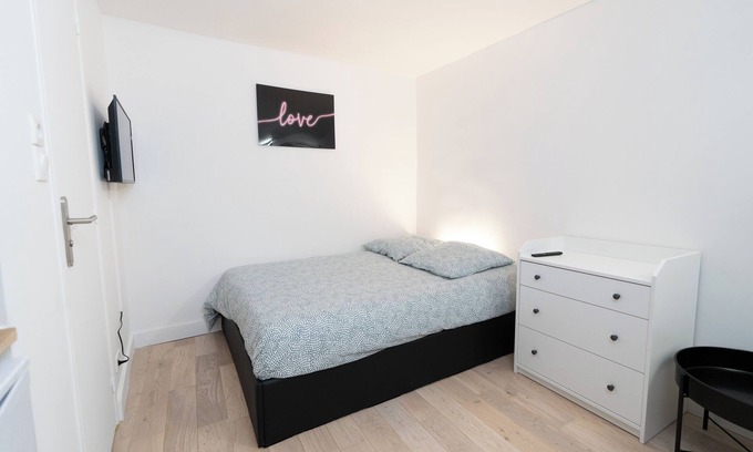 Quartier de Rochechouart Apartment | Studio Cosy à Paris