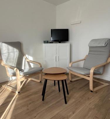 Saint-Germain-Lembron Apartment | Studio cosy avec borne de recharge