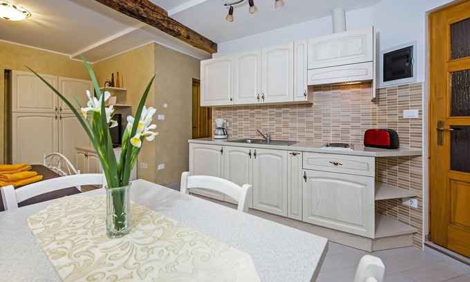 Rovinj Apartment | Studio De Amicis ❤️ of Downtown Rovinj | Parking | King,Near Beach