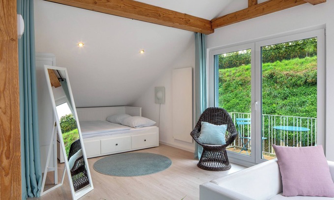 Endingen am Kaiserstuhl Apartment | Studio Apartment 'Engelsloft' with Balcony and Wi-Fi
