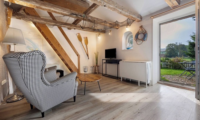 Barlt Villa | Studio 'Die Kajüte' with private terrace and own garden
