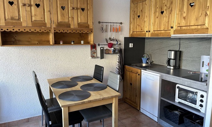 Eclose-Est Apartment | STUDIO DISTRICT ECLOSE
