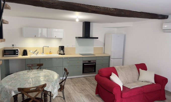 Prehy Apartment | Studio-Ensuite with Shower-Garden view- privatif