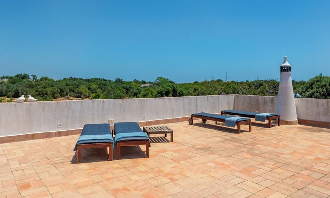 Moncarapacho e Fuseta Apartment | Studio 'Figueira' with Private Veranda, Air Conditioning, Floor Heating, Wi-Fi and Parking