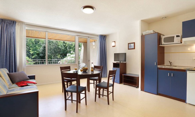 Vallon-Pont-d'Arc Apartment | Studio flat ∙ 1 bedroom ∙ 5 guests