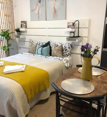 Broadheath Apartment | Studio Flat