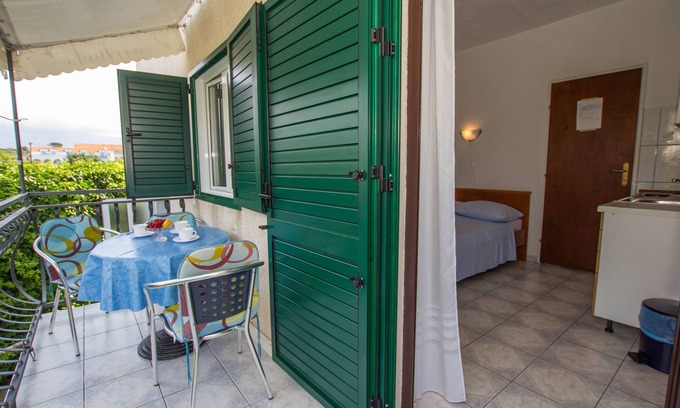 Sucuraj Apartment | Studio flat near beach Sućuraj, Hvar (AS-566-a)
