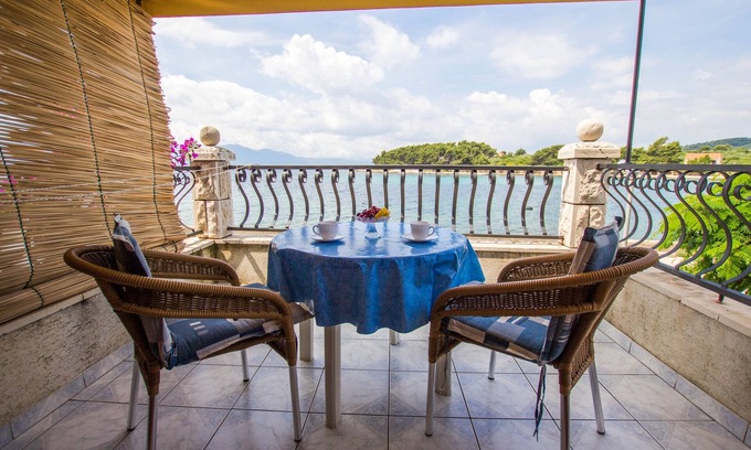 Sucuraj Apartment | Studio flat near beach Sućuraj, Hvar (AS-566-b)