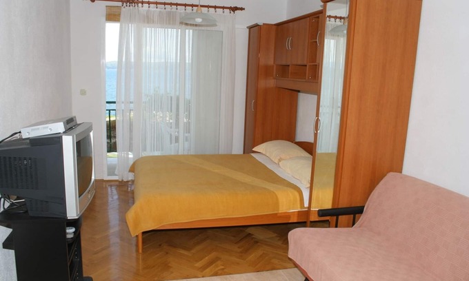 Igrane Apartment | Studio flat near beach Igrane, Makarska (AS-2679-c)