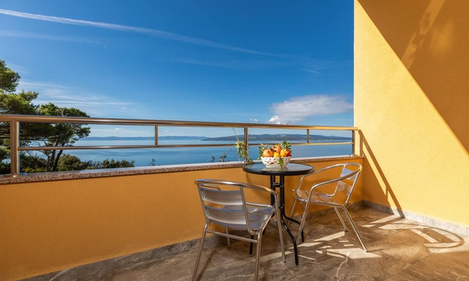 Bratus Apartment | Studio flat with balcony and sea view Krvavica, Makarska (AS-23540-d)