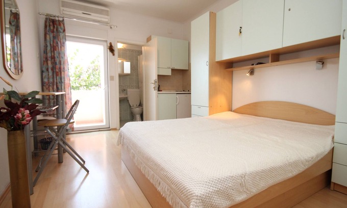 Zelenka Apartment | Studio flat with balcony and sea view Makarska (AS-6693-b)