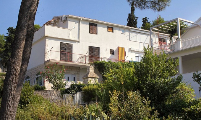 Sutivan Apartment | Studio flat with balcony and sea view Sutivan, Brač (AS-5629-a)