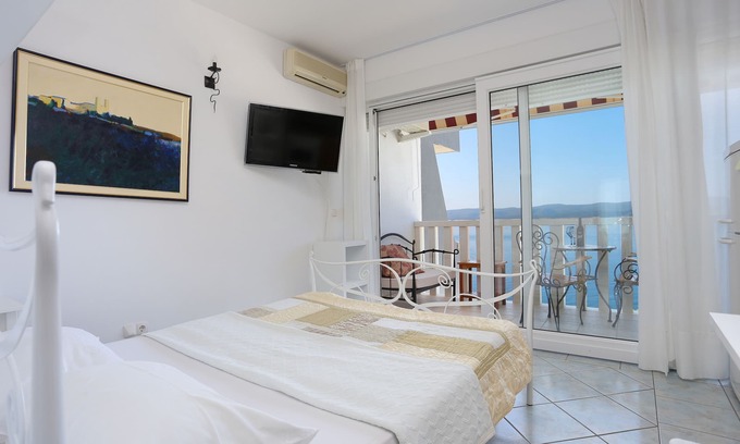 Lokva Rogoznica Apartment | Studio flat with terrace and sea view Lokva Rogoznica, Omiš (AS-13226-a)