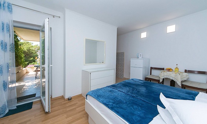 Brela Apartment | Studio flat with terrace Brela, Makarska (AS-20778-a)