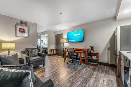 Tempe Apartment | Studio Full Kitchen Tempe Studio w pool, jacuzzi, gym perfect location No Pets allowed please