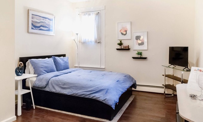 Downtown Apartment | Studio getaway right by Yale - EXPERTLY SANITIZED