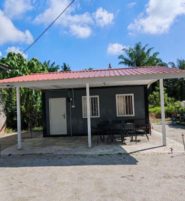 Pantai Remis House | STUDIO HOMESTAY Arjuna