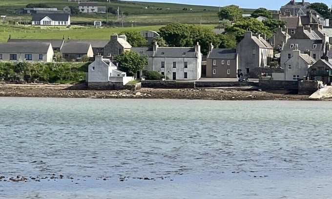 St. Margaret's Hope Cottage | STUDIO HOUSE, romantic, with open fire in St Margaret's Hope