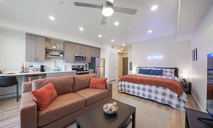 People's Freeway Apartment | Studio in SLC, Community Pool, Hot Tub, Gym! Arcade Machine! Coffee Station!
