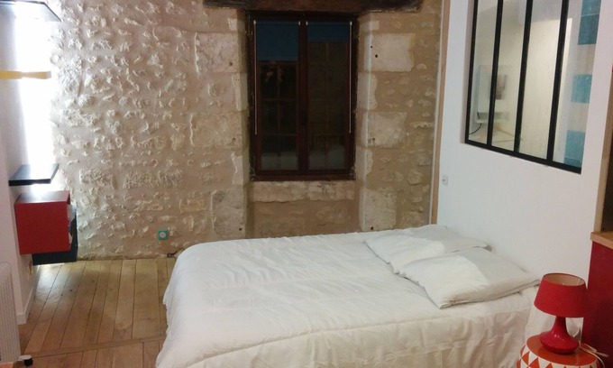 Chauvigny Apartment | Studio * in the Duguesclin tower, in the heart of the medieval city