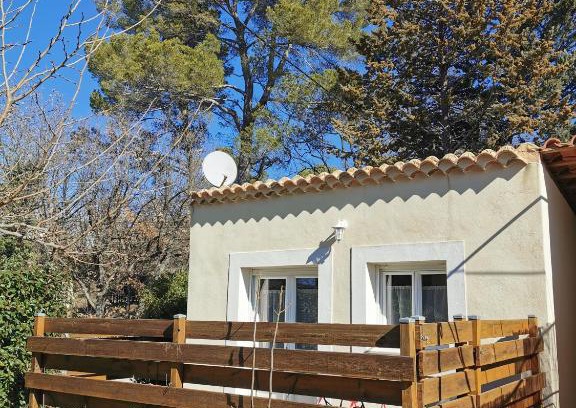 Pierrevert Apartment | Studio indépendant à 2 minutes du golf du Luberon